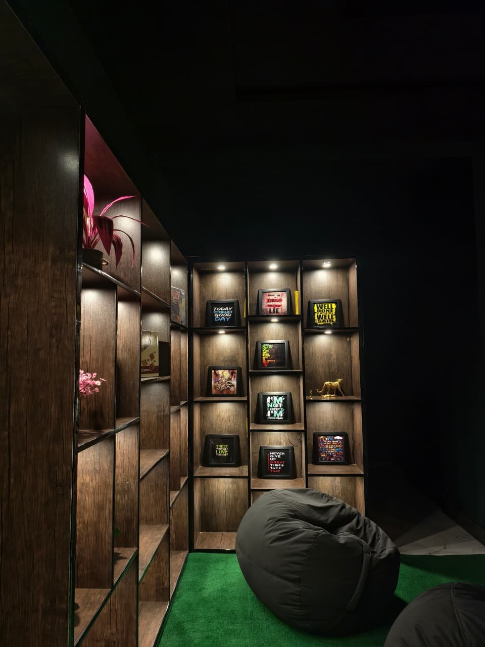 A quiet Caffio corner with illuminated bookshelves and relaxed floor seating